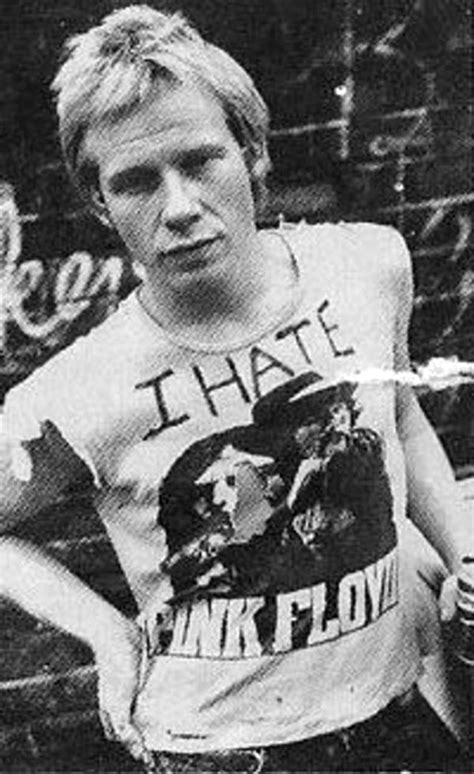 when the sex pistols members shared their famous t shirt