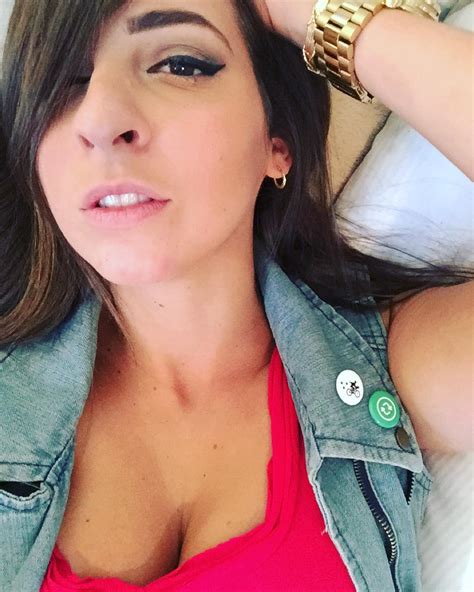 the gabbie show gabrielle hanna cleavage 2 s 6 pics sexy youtubers