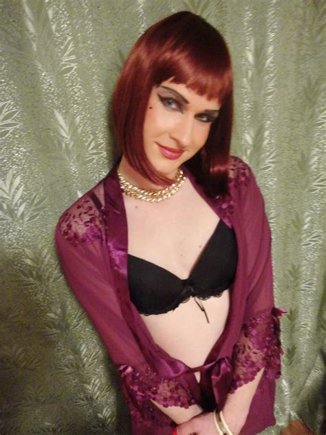 Sexy Violetta Is Posing Photo 38