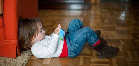 niños que usan celulares y tablets están propensos a