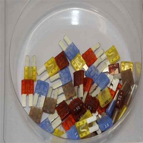 assorted selection  micro  fuses ab   star