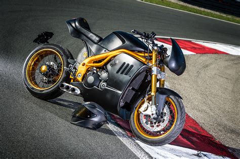 triumph speed triple  italian dream motorcycle bikebound