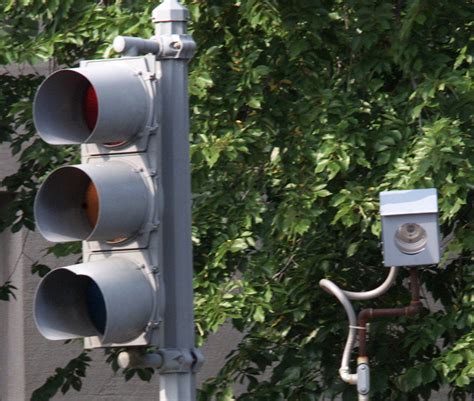 turning  red light cameras   deadly cbs news