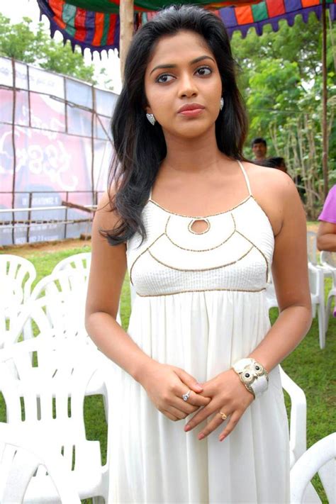amala paul cute malayalam actress images in movie location