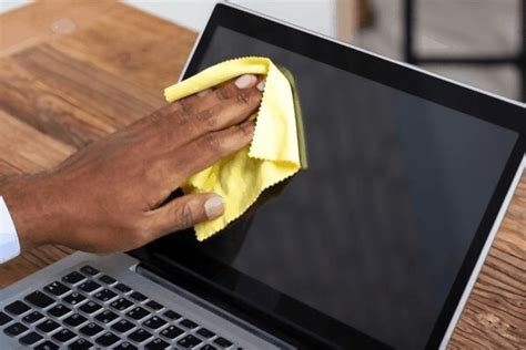 clean  touch laptop screen   laptop screen touch