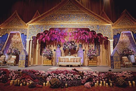 pernikahan adat minang bernuansa ungu  bride dept dekorasi
