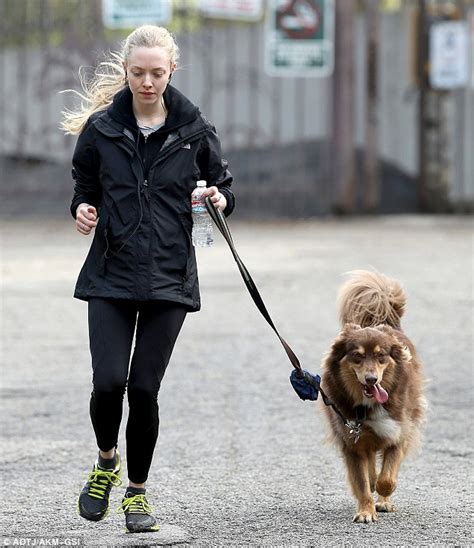 make up free amanda seyfried struggles to keep up with her