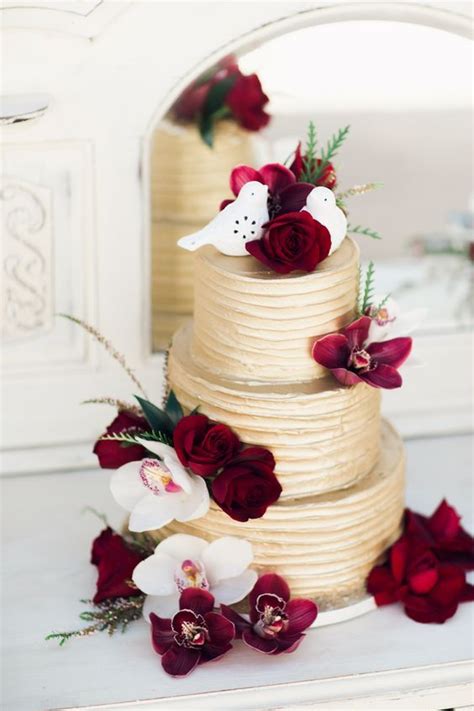 fall in love with these 29 amazing fall wedding cakes