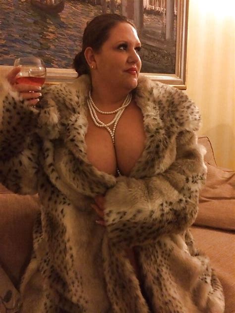 classy bbw with pearls in fur coat 1 pics
