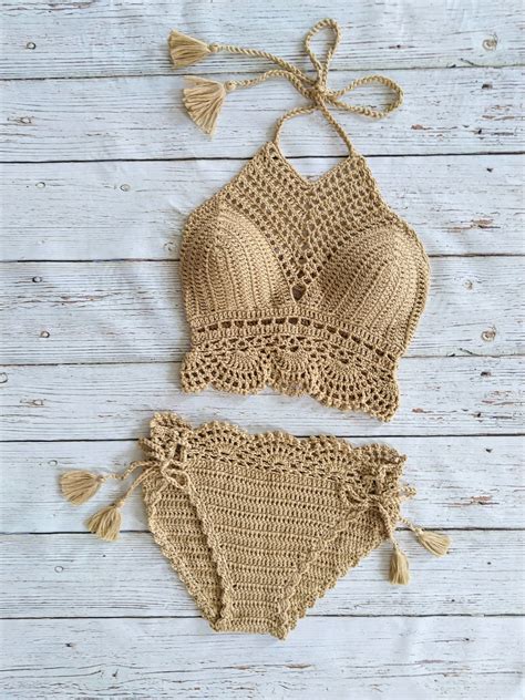 Un Maillot De Bain En Crochet Bikini Design Bikinis Strap Bikini Hot