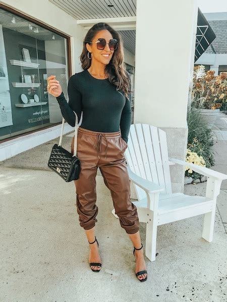 wear joggers  style guide   outfits fit mommy  heels