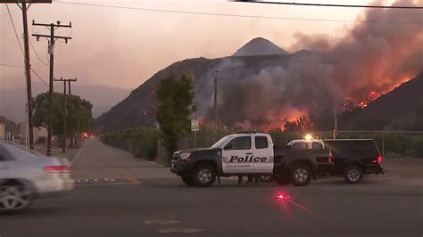 wildfires rage out of control near thousand oaks