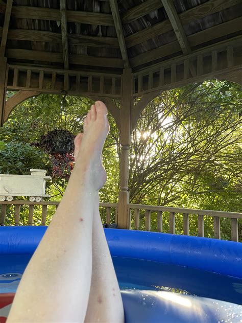 Dripping Wet Feet In The Pool Footfetish
