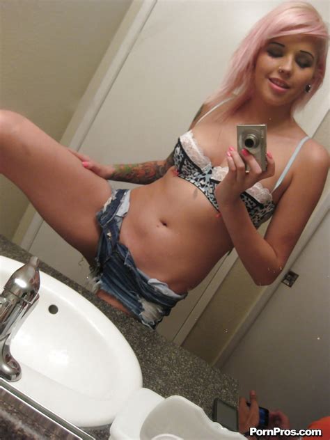 pretty ex girlfriend hayden snapping off nude selfies in her bathroom