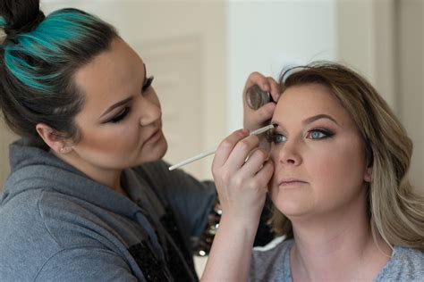 tips  finding  working   professional makeup artist photofocus
