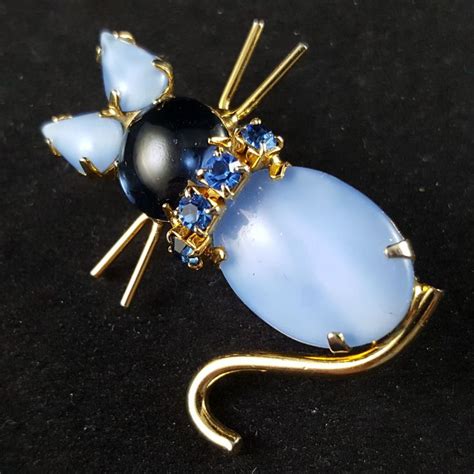 vintage brooch pin blue frosted glass jelly belly figural