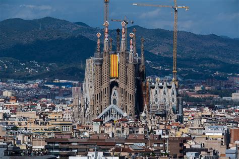 barcelona police declare incident  landmark basilica  false alarm cbs news