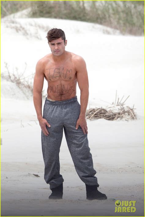 Zac Efron In Talks To Star In Baywatch Movie With The