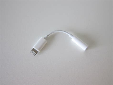 apple lightning  mm headphone jack adapter blog lesterchannet