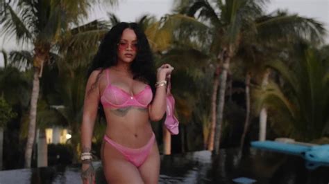 rihanna presents her new savagexsummer collection 43