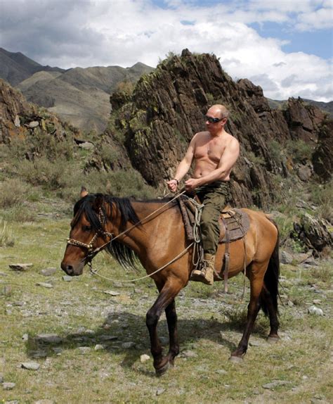 Vladimir Putin Rides Sub To Bottom Of Black Sea To View