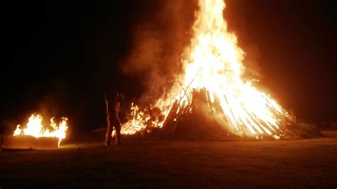 huge bonfire night  courtneys beddysblogcom