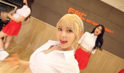 Aoa Gives Heart Attack With Eye Contact Video Daily K
