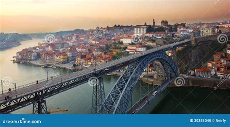 panorama van oude porto bij zonsondergang portugal stock foto image  bezinning licht