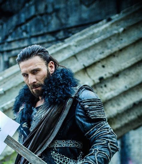 Zach Mcgowan Talks Roan And Vane In The 100 And Black Sails