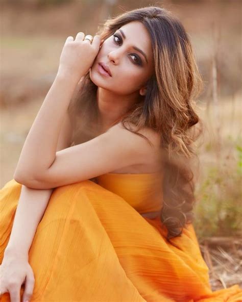 Jennifer Winget Ups The Style Quotient In These Latest Instagram Photos