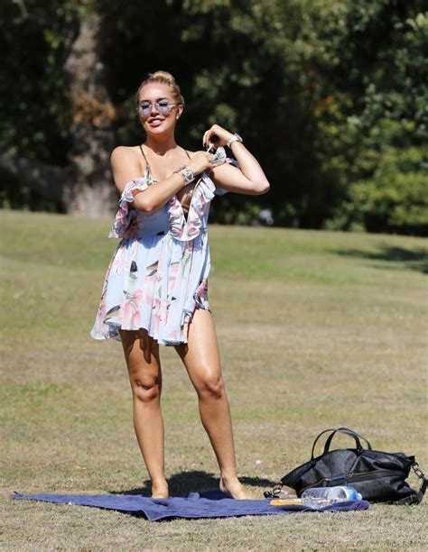 aisleyne horgan wallace covered nakedness on the beach 34 hot photos