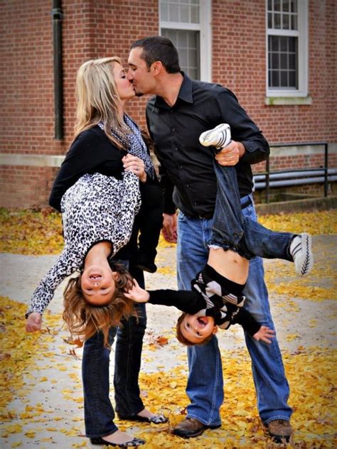 absolutely creative family picture ideas