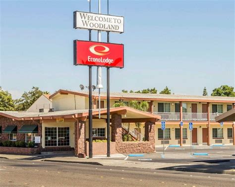 econo lodge 28 photos and 28 reviews hotels 53 west
