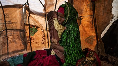 somalia braces  famine trapped  al shabab  drought