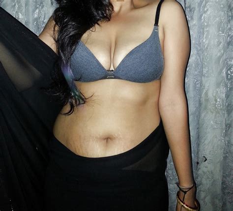desi hot sexy bhabis cleavage photos