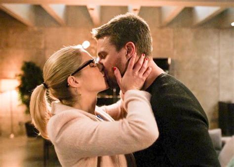 Olicity Kiss Olicity Stephen Amell Arrow Oliver And Felicity