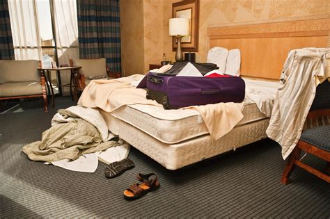hotel worker reveal grimmest sights he s seen in rooms from dead