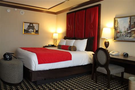 hayleysmom  vegas paris las vegas hotel red room review