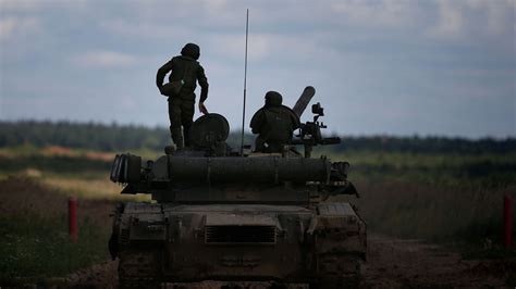 ukraine konflikt russisches militaer zurueck  der grenze
