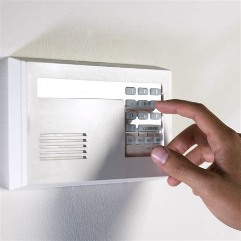 facts  home security systems  choosing    burglar proof homes