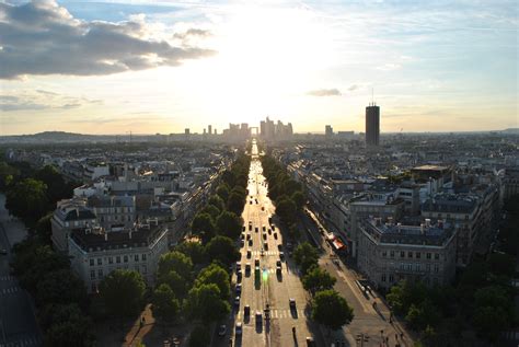 vistas de la defense desde el arco del triunfo paris skyline travel museums viajes