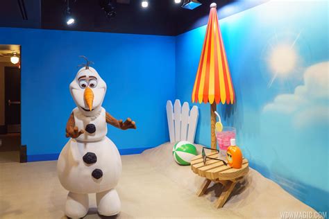 Photos Meet Olaf In The New Celebrity Spotlight At Disney S Hollywood