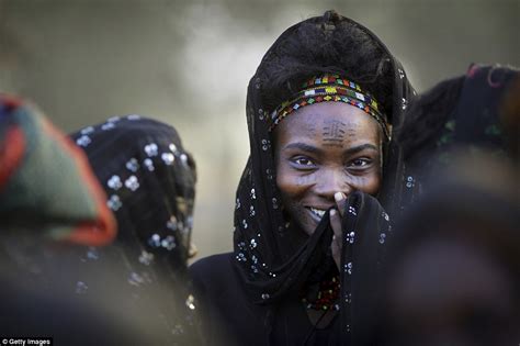The Wodaabe Wife Stealing Festival Where Men Dress Up To