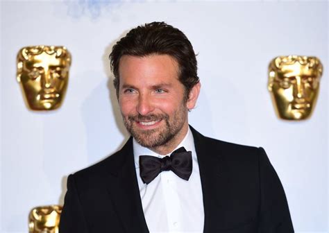 de makers van familie zijn op zoek naar bradley cooper  toch iemand die erop lijkt het