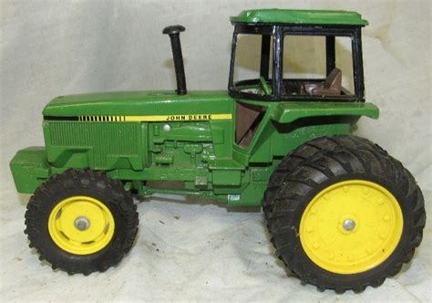 ertl john deere farm tractor  cab diecast metal toy vehicle