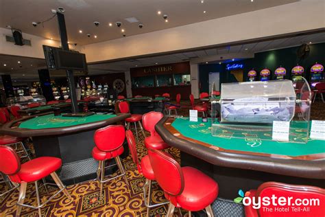 holiday beach hotel  casino review    expect   stay