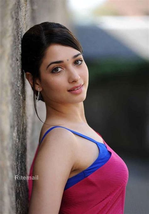 damn funny pics she is so live she is life the beautiful tamanna in saree