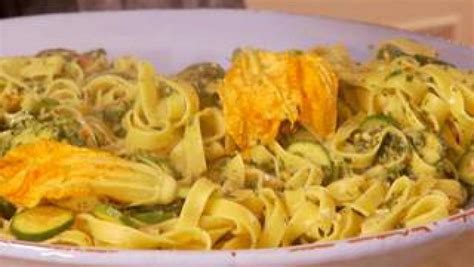 Mixed Herb And Lemon Pesto With Zucchini And Pasta Rachael Ray Show