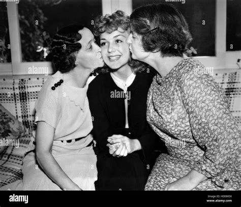 anne shirley center receiving kisses from her mother mimi shirley