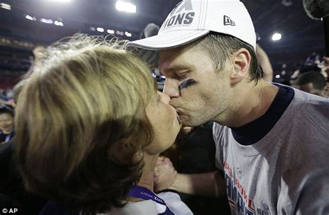 Tom Brady Celebrates Super Bowl Win Kissing Wife Gisele Bundchen